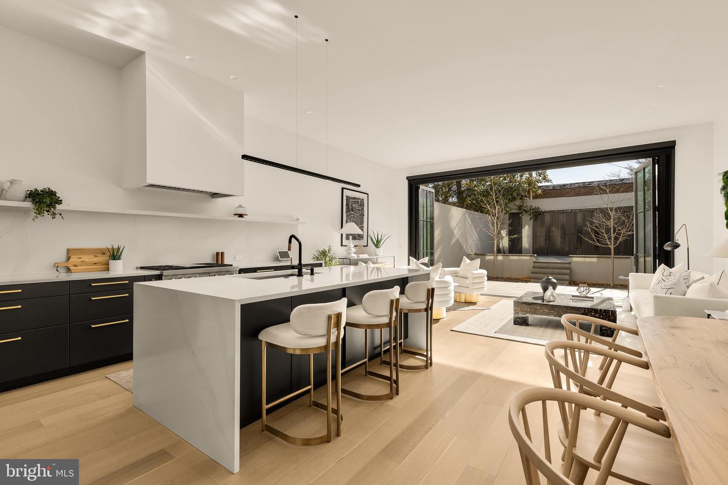 639 E ST SE, WASHINGTON, District Of Columbia 20003, 5 Bedrooms Bedrooms, ,4 BathroomsBathrooms,Residential,For sale,639 E ST SE,DCDC2240060 MLS # DCDC2240060