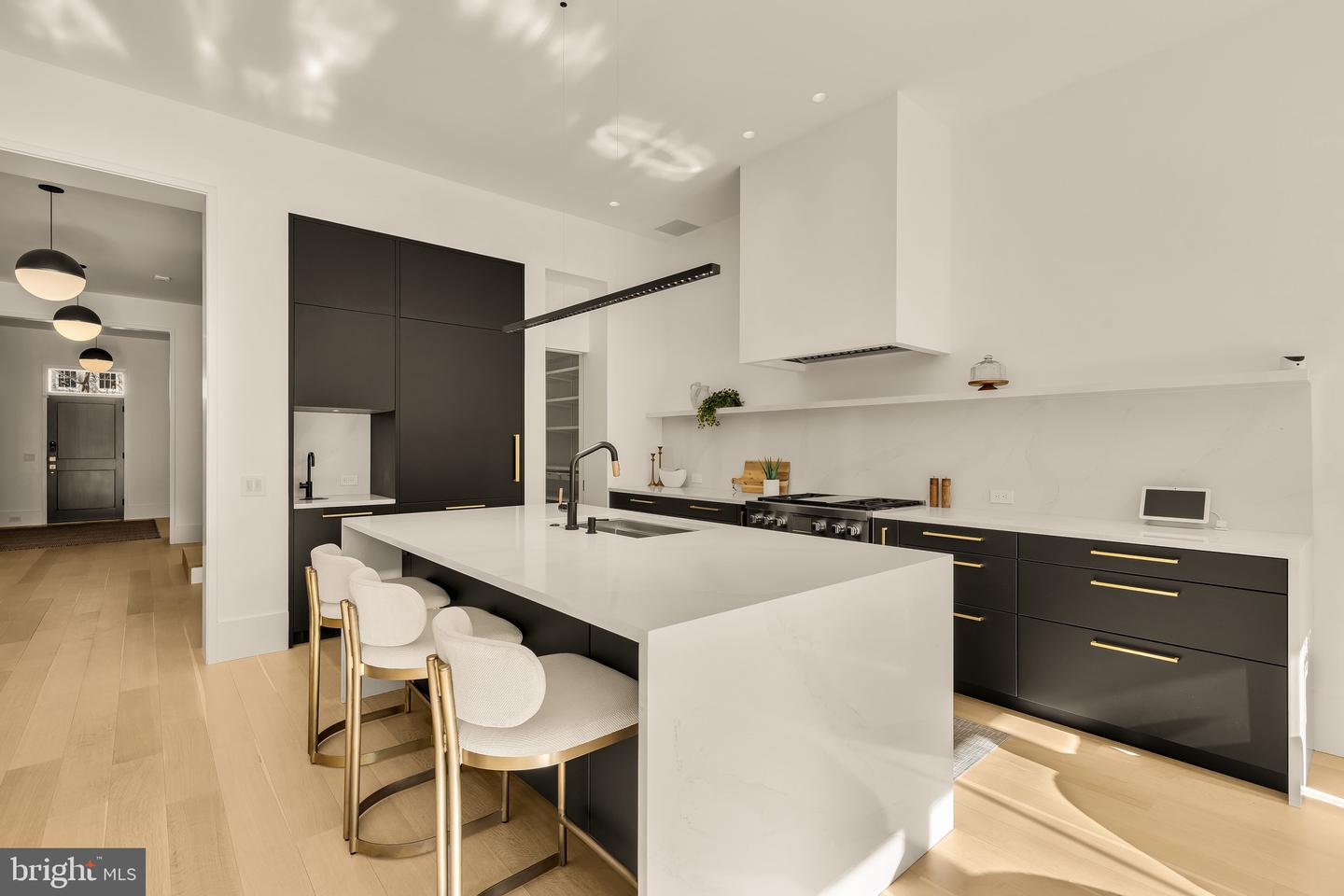 639 E ST SE, WASHINGTON, District Of Columbia 20003, 5 Bedrooms Bedrooms, ,4 BathroomsBathrooms,Residential,For sale,639 E ST SE,DCDC2240060 MLS # DCDC2240060