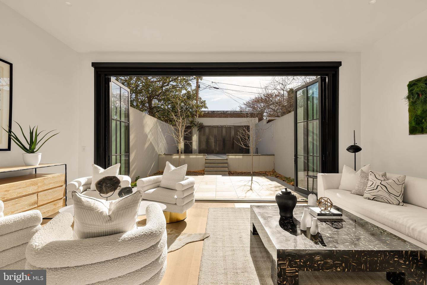 639 E ST SE, WASHINGTON, District Of Columbia 20003, 5 Bedrooms Bedrooms, ,4 BathroomsBathrooms,Residential,For sale,639 E ST SE,DCDC2240060 MLS # DCDC2240060