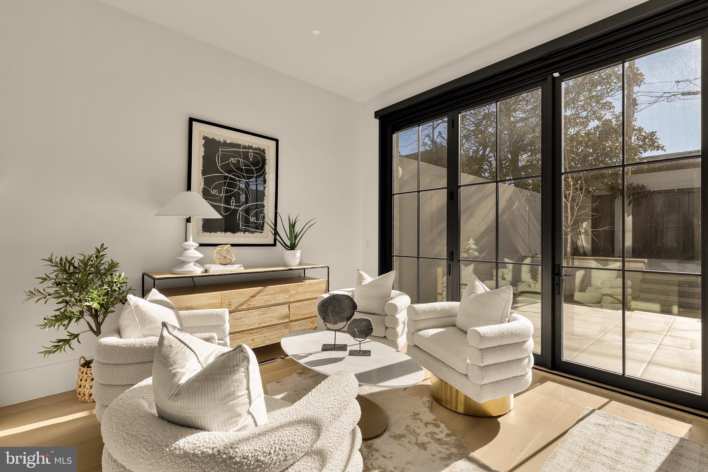 639 E ST SE, WASHINGTON, District Of Columbia 20003, 5 Bedrooms Bedrooms, ,4 BathroomsBathrooms,Residential,For sale,639 E ST SE,DCDC2240060 MLS # DCDC2240060