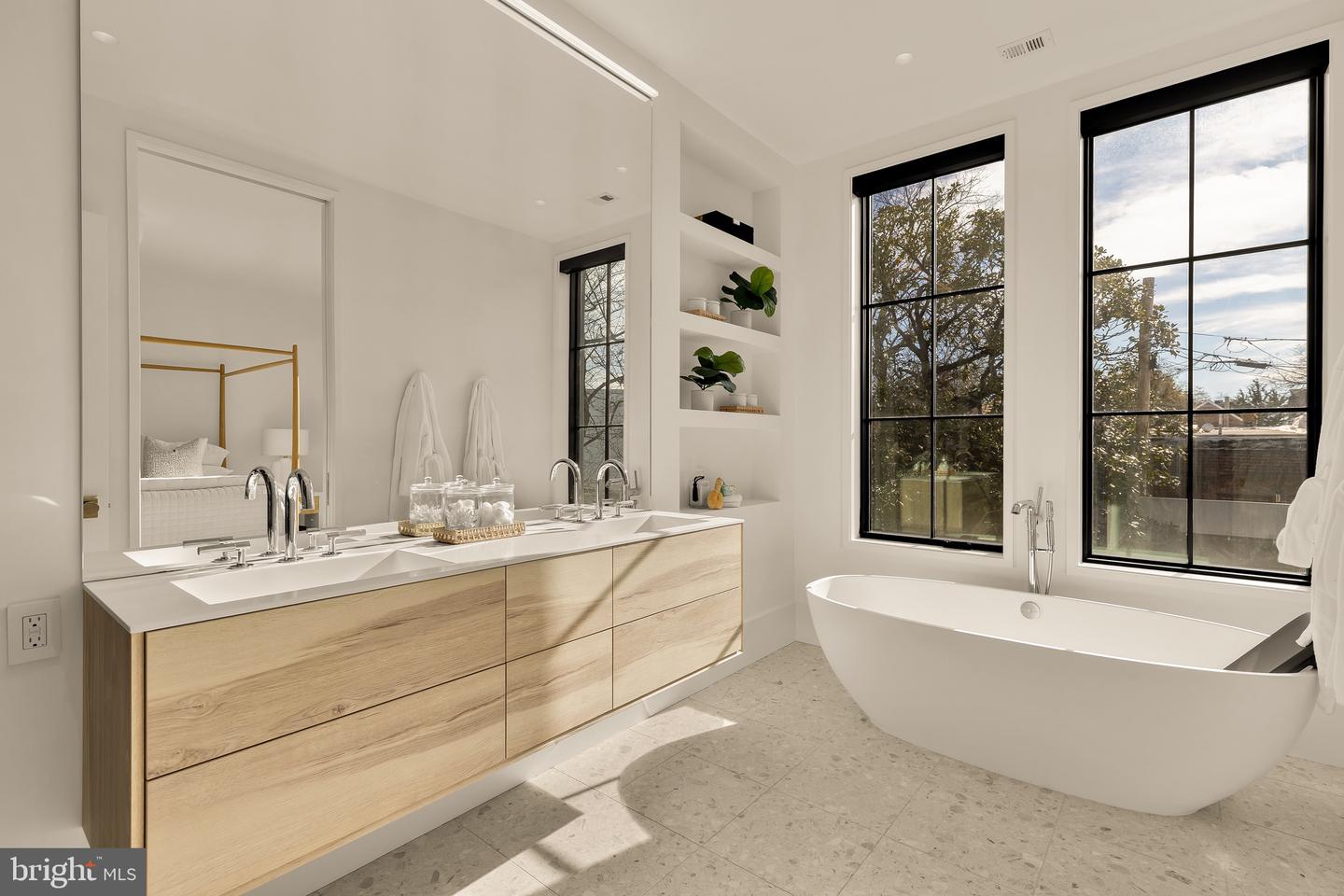 639 E ST SE, WASHINGTON, District Of Columbia 20003, 5 Bedrooms Bedrooms, ,4 BathroomsBathrooms,Residential,For sale,639 E ST SE,DCDC2240060 MLS # DCDC2240060