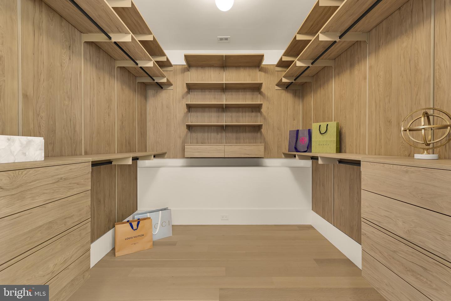 639 E ST SE, WASHINGTON, District Of Columbia 20003, 5 Bedrooms Bedrooms, ,4 BathroomsBathrooms,Residential,For sale,639 E ST SE,DCDC2240060 MLS # DCDC2240060