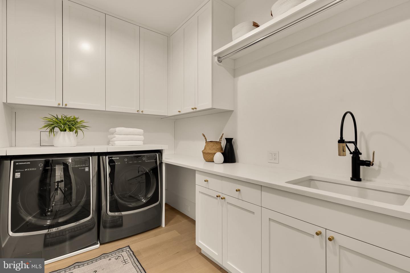 639 E ST SE, WASHINGTON, District Of Columbia 20003, 5 Bedrooms Bedrooms, ,4 BathroomsBathrooms,Residential,For sale,639 E ST SE,DCDC2240060 MLS # DCDC2240060