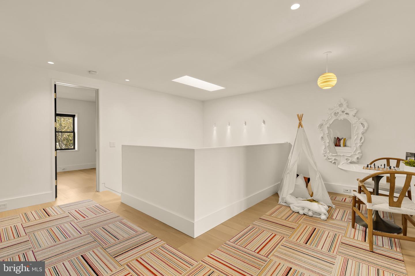 639 E ST SE, WASHINGTON, District Of Columbia 20003, 5 Bedrooms Bedrooms, ,4 BathroomsBathrooms,Residential,For sale,639 E ST SE,DCDC2240060 MLS # DCDC2240060