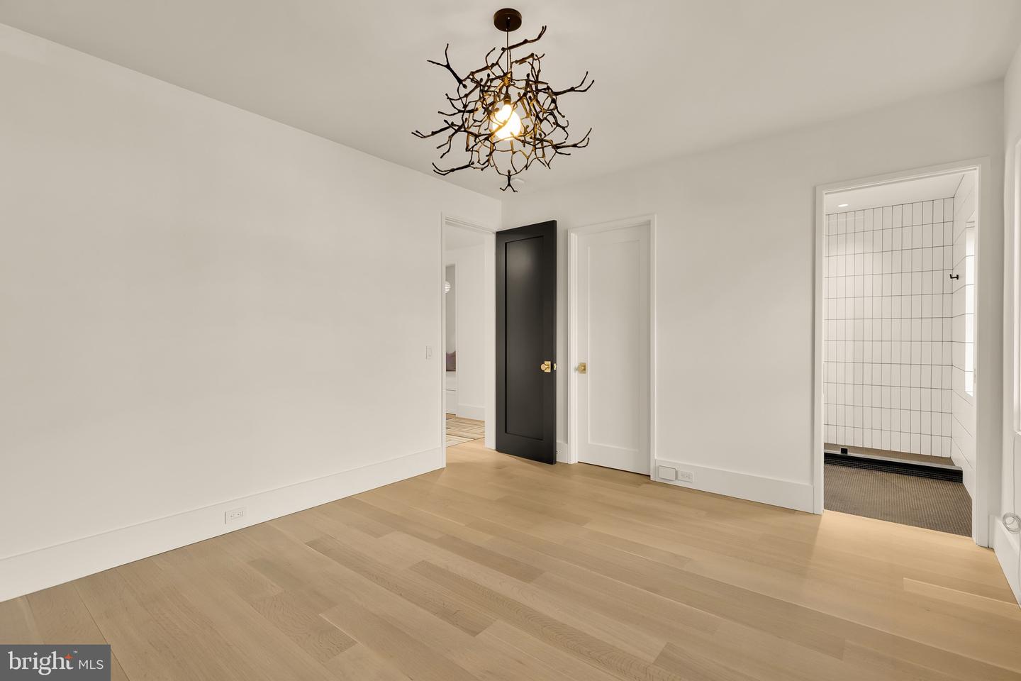 639 E ST SE, WASHINGTON, District Of Columbia 20003, 5 Bedrooms Bedrooms, ,4 BathroomsBathrooms,Residential,For sale,639 E ST SE,DCDC2240060 MLS # DCDC2240060