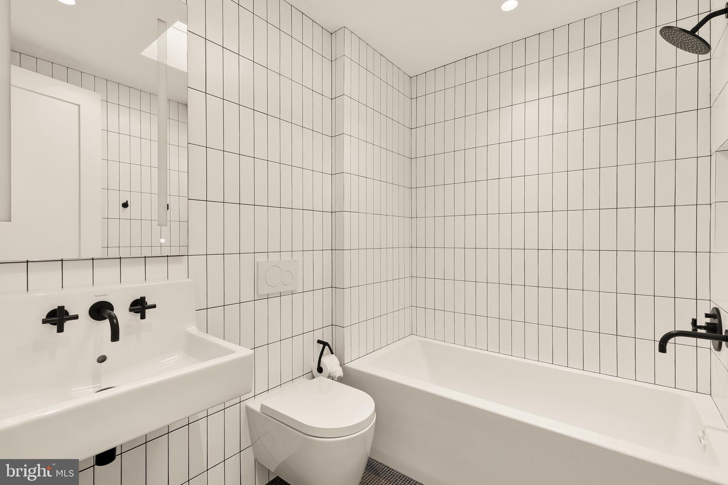 639 E ST SE, WASHINGTON, District Of Columbia 20003, 5 Bedrooms Bedrooms, ,4 BathroomsBathrooms,Residential,For sale,639 E ST SE,DCDC2240060 MLS # DCDC2240060