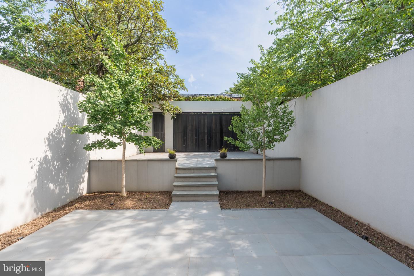 639 E ST SE, WASHINGTON, District Of Columbia 20003, 5 Bedrooms Bedrooms, ,4 BathroomsBathrooms,Residential,For sale,639 E ST SE,DCDC2240060 MLS # DCDC2240060