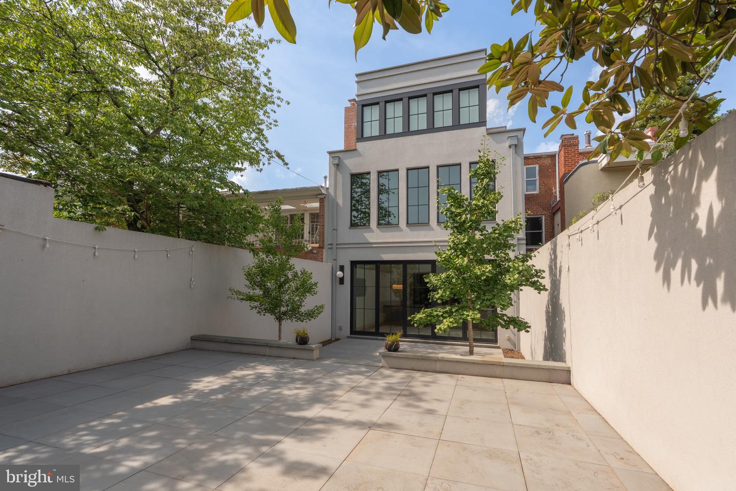 639 E ST SE, WASHINGTON, District Of Columbia 20003, 5 Bedrooms Bedrooms, ,4 BathroomsBathrooms,Residential,For sale,639 E ST SE,DCDC2240060 MLS # DCDC2240060