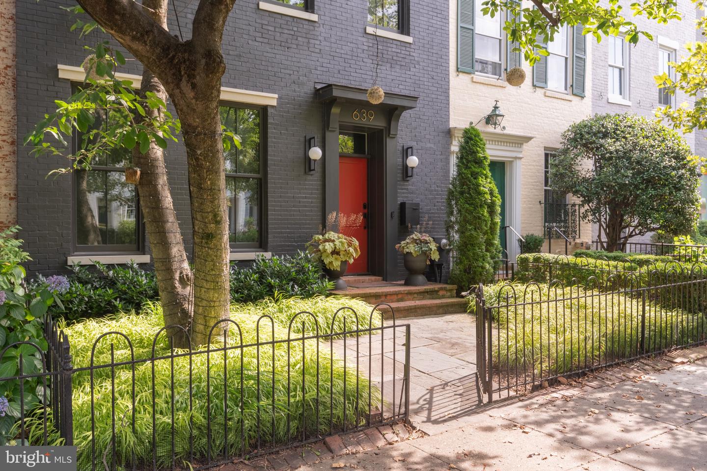 639 E ST SE, WASHINGTON, District Of Columbia 20003, 5 Bedrooms Bedrooms, ,4 BathroomsBathrooms,Residential,For sale,639 E ST SE,DCDC2240060 MLS # DCDC2240060