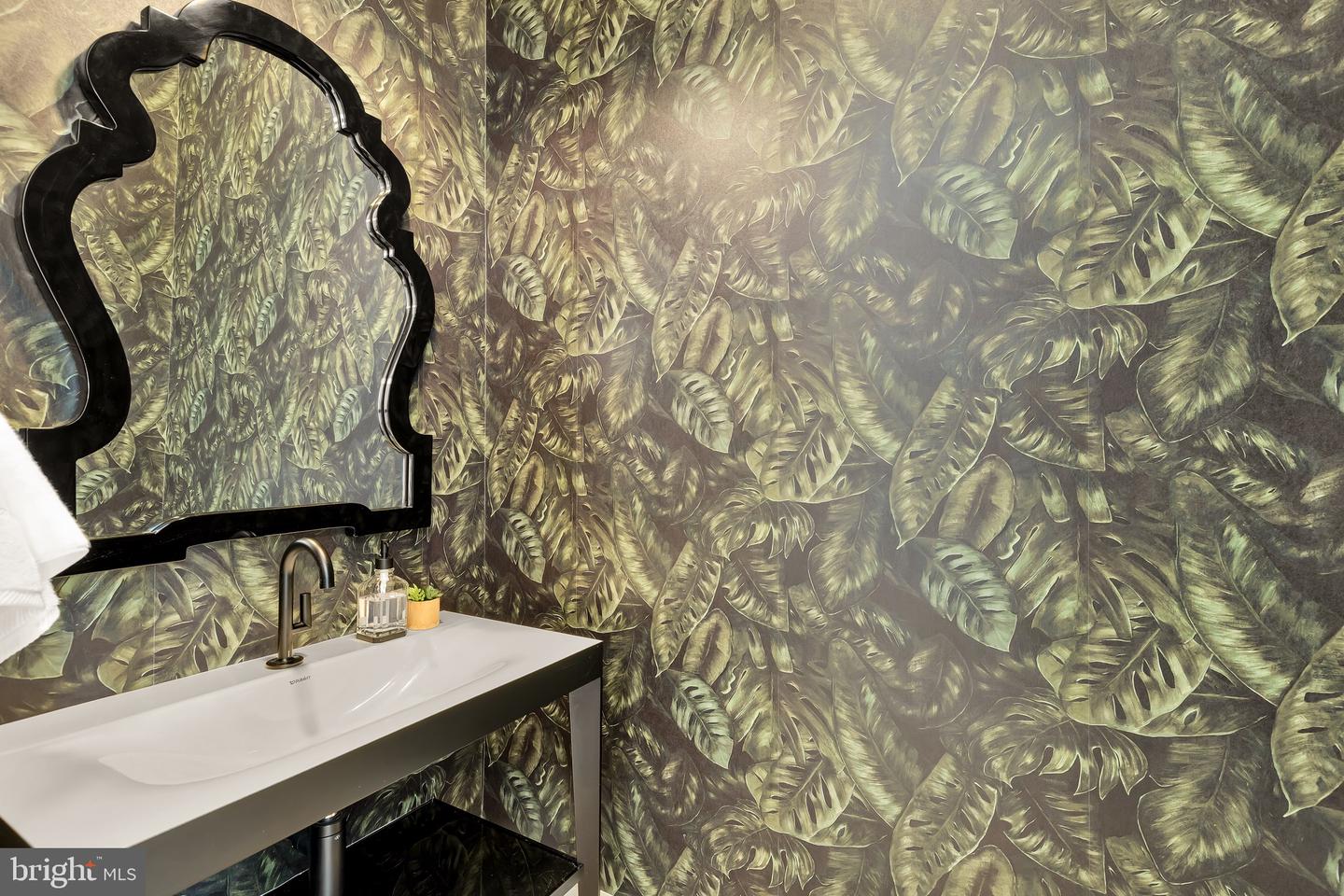 639 E ST SE, WASHINGTON, District Of Columbia 20003, 5 Bedrooms Bedrooms, ,4 BathroomsBathrooms,Residential,For sale,639 E ST SE,DCDC2240060 MLS # DCDC2240060