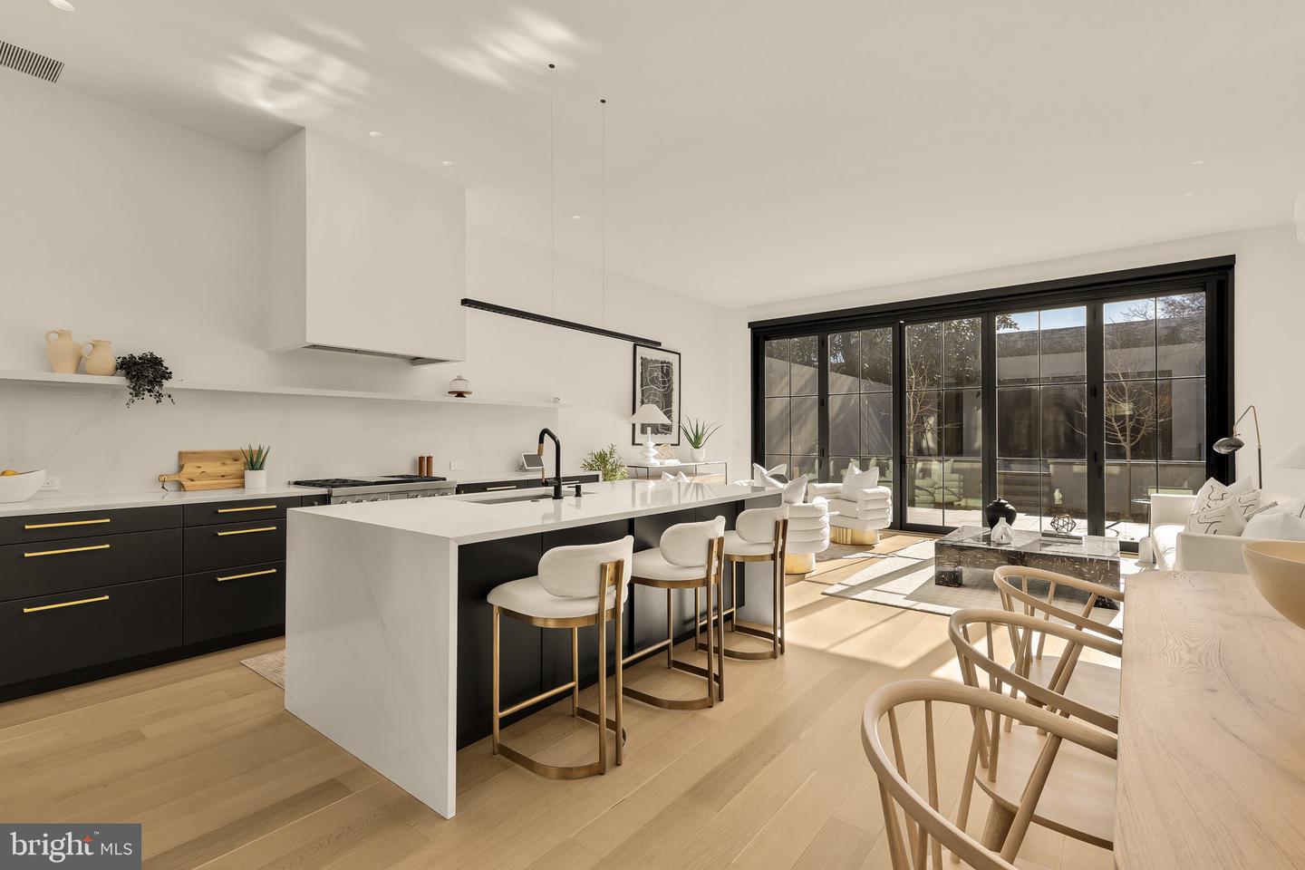 639 E ST SE, WASHINGTON, District Of Columbia 20003, 5 Bedrooms Bedrooms, ,4 BathroomsBathrooms,Residential,For sale,639 E ST SE,DCDC2240060 MLS # DCDC2240060