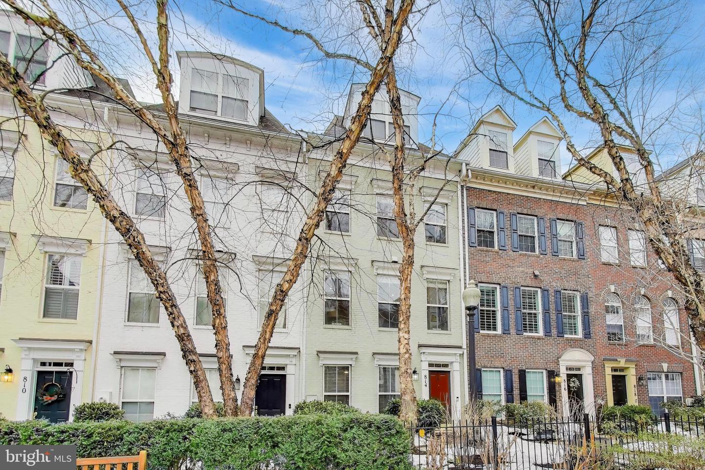 814 CAPITOL SQUARE PL SW, WASHINGTON, District Of Columbia 20024, 4 Bedrooms Bedrooms, ,3 BathroomsBathrooms,Residential,For sale,814 CAPITOL SQUARE PL SW,DCDC2241402 MLS # DCDC2241402