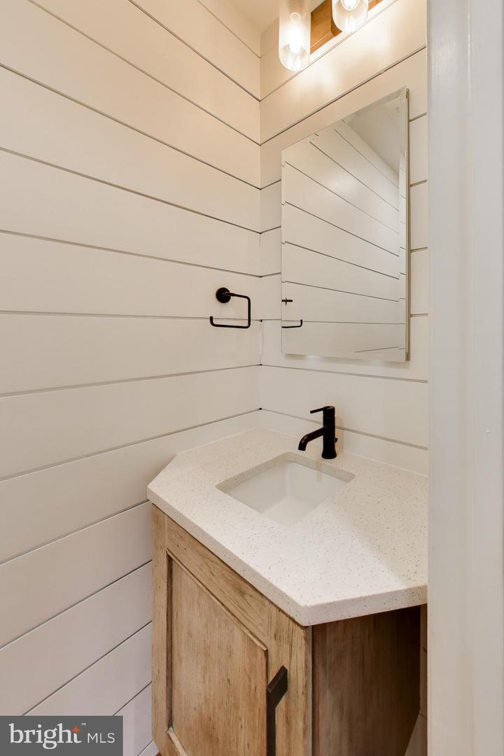 814 CAPITOL SQUARE PL SW, WASHINGTON, District Of Columbia 20024, 4 Bedrooms Bedrooms, ,3 BathroomsBathrooms,Residential,For sale,814 CAPITOL SQUARE PL SW,DCDC2241402 MLS # DCDC2241402