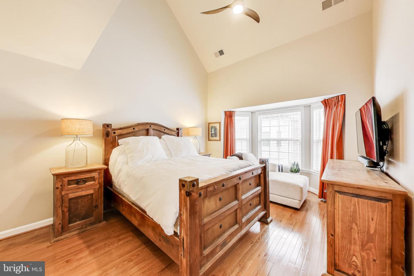 814 CAPITOL SQUARE PL SW, WASHINGTON, District Of Columbia 20024, 4 Bedrooms Bedrooms, ,3 BathroomsBathrooms,Residential,For sale,814 CAPITOL SQUARE PL SW,DCDC2241402 MLS # DCDC2241402