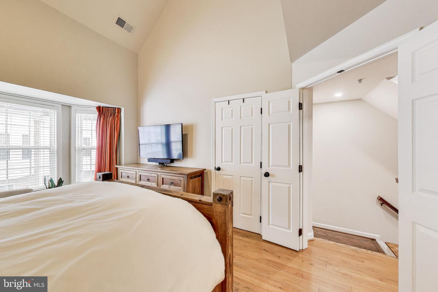 814 CAPITOL SQUARE PL SW, WASHINGTON, District Of Columbia 20024, 4 Bedrooms Bedrooms, ,3 BathroomsBathrooms,Residential,For sale,814 CAPITOL SQUARE PL SW,DCDC2241402 MLS # DCDC2241402