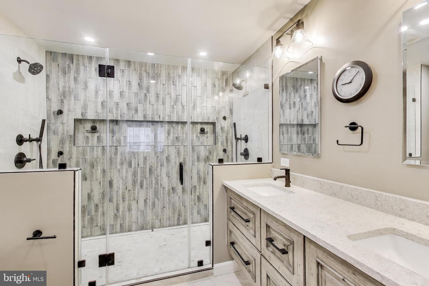 814 CAPITOL SQUARE PL SW, WASHINGTON, District Of Columbia 20024, 4 Bedrooms Bedrooms, ,3 BathroomsBathrooms,Residential,For sale,814 CAPITOL SQUARE PL SW,DCDC2241402 MLS # DCDC2241402