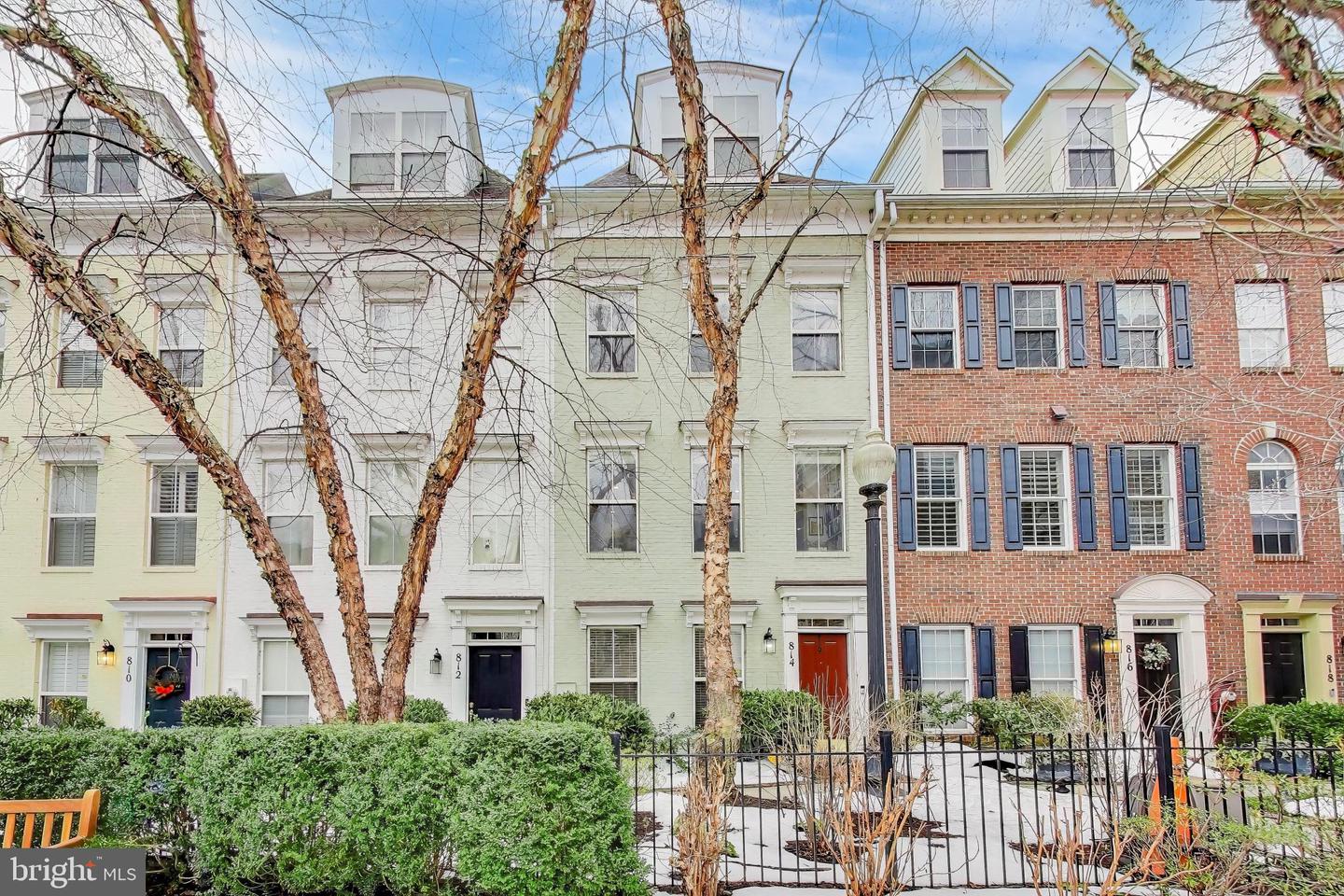 814 CAPITOL SQUARE PL SW, WASHINGTON, District Of Columbia 20024, 4 Bedrooms Bedrooms, ,3 BathroomsBathrooms,Residential,For sale,814 CAPITOL SQUARE PL SW,DCDC2241402 MLS # DCDC2241402