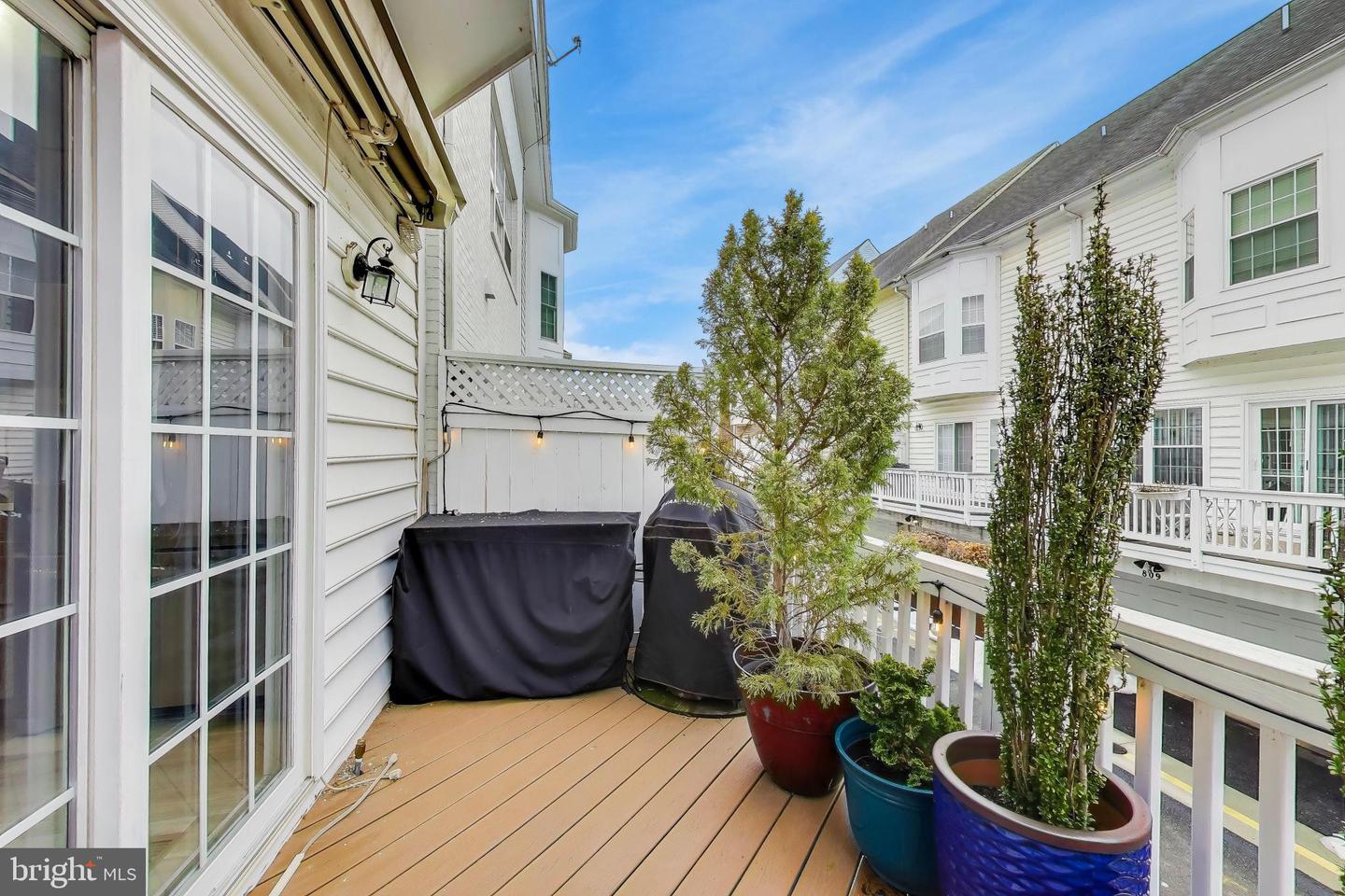 814 CAPITOL SQUARE PL SW, WASHINGTON, District Of Columbia 20024, 4 Bedrooms Bedrooms, ,3 BathroomsBathrooms,Residential,For sale,814 CAPITOL SQUARE PL SW,DCDC2241402 MLS # DCDC2241402