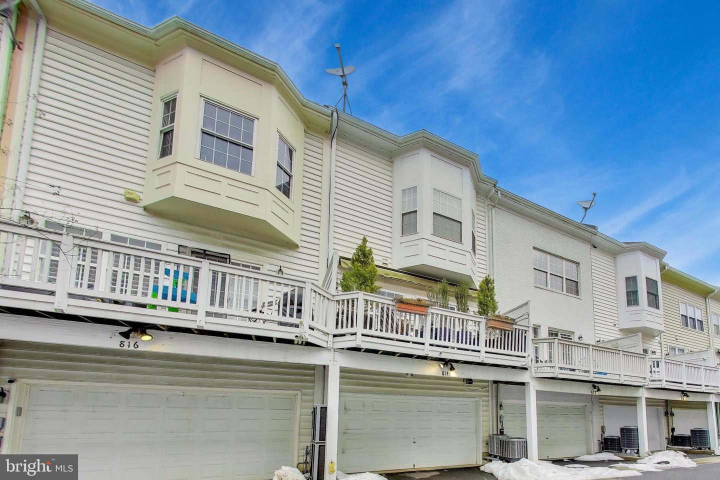 814 CAPITOL SQUARE PL SW, WASHINGTON, District Of Columbia 20024, 4 Bedrooms Bedrooms, ,3 BathroomsBathrooms,Residential,For sale,814 CAPITOL SQUARE PL SW,DCDC2241402 MLS # DCDC2241402