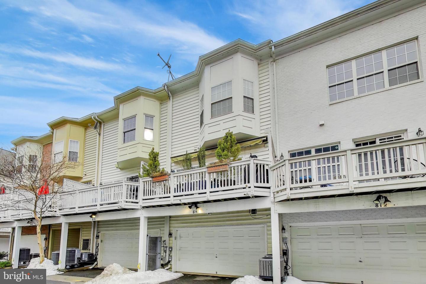 814 CAPITOL SQUARE PL SW, WASHINGTON, District Of Columbia 20024, 4 Bedrooms Bedrooms, ,3 BathroomsBathrooms,Residential,For sale,814 CAPITOL SQUARE PL SW,DCDC2241402 MLS # DCDC2241402