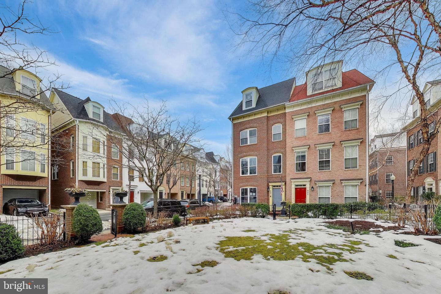 814 CAPITOL SQUARE PL SW, WASHINGTON, District Of Columbia 20024, 4 Bedrooms Bedrooms, ,3 BathroomsBathrooms,Residential,For sale,814 CAPITOL SQUARE PL SW,DCDC2241402 MLS # DCDC2241402