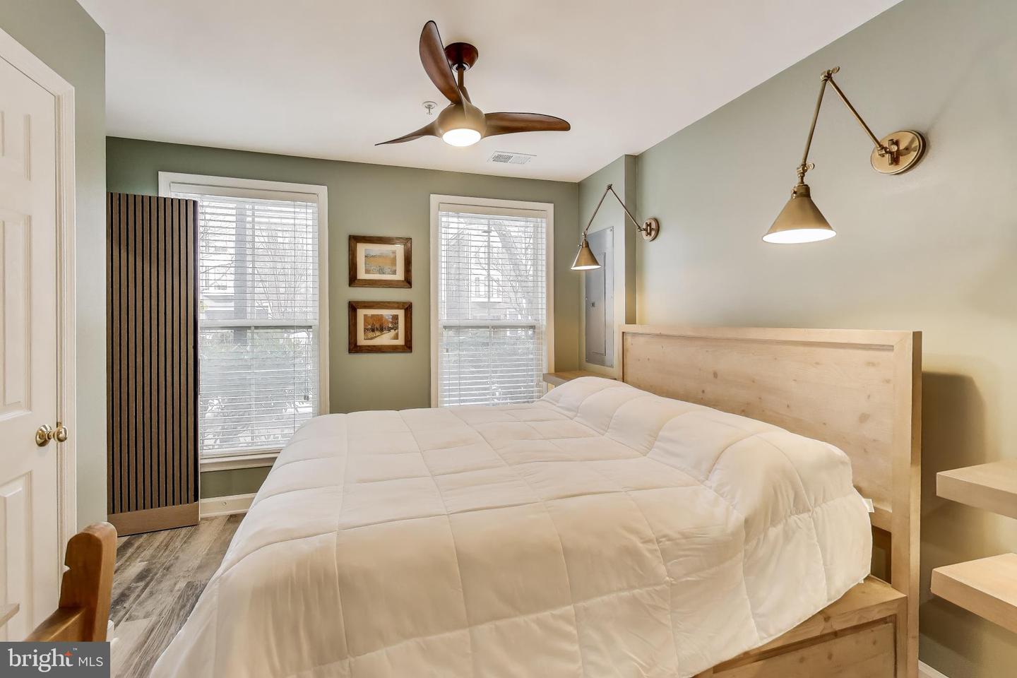 814 CAPITOL SQUARE PL SW, WASHINGTON, District Of Columbia 20024, 4 Bedrooms Bedrooms, ,3 BathroomsBathrooms,Residential,For sale,814 CAPITOL SQUARE PL SW,DCDC2241402 MLS # DCDC2241402