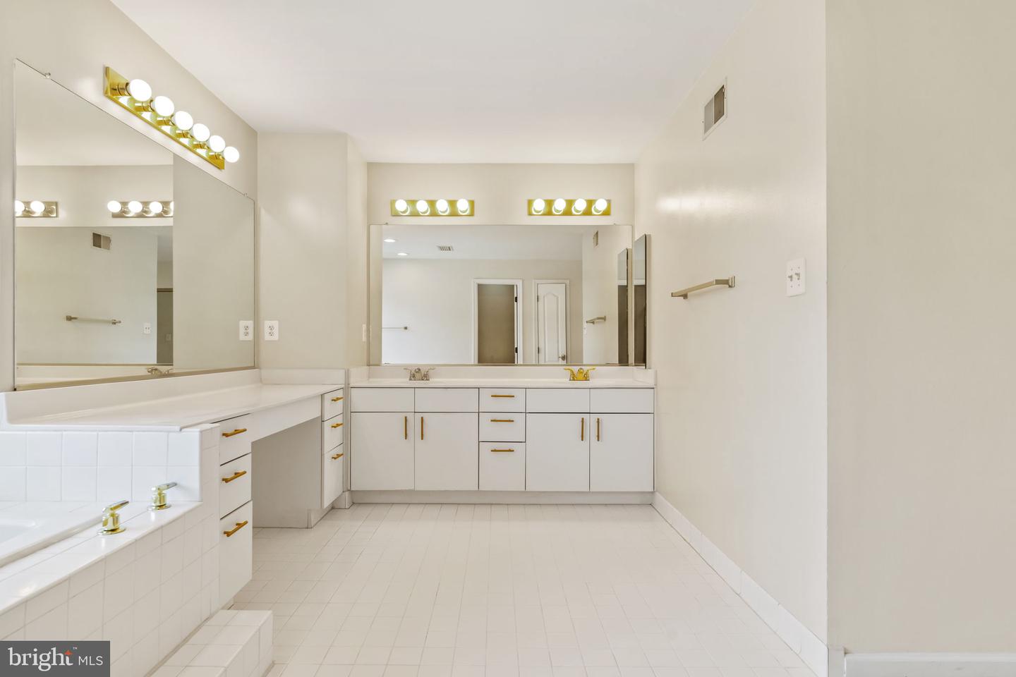 13103 ANVIL PL, HERNDON, Virginia 20171, 4 Bedrooms Bedrooms, 15 Rooms Rooms,3 BathroomsBathrooms,Residential,For sale,13103 ANVIL PL,VAFX2285914 MLS # VAFX2285914