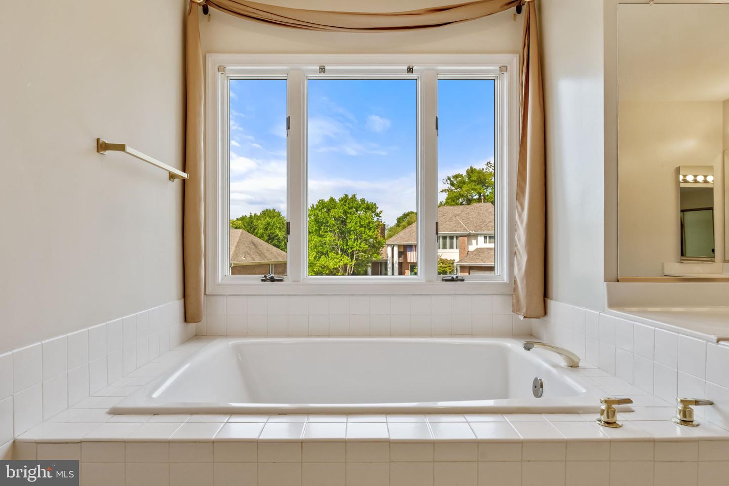 13103 ANVIL PL, HERNDON, Virginia 20171, 4 Bedrooms Bedrooms, 15 Rooms Rooms,3 BathroomsBathrooms,Residential,For sale,13103 ANVIL PL,VAFX2285914 MLS # VAFX2285914