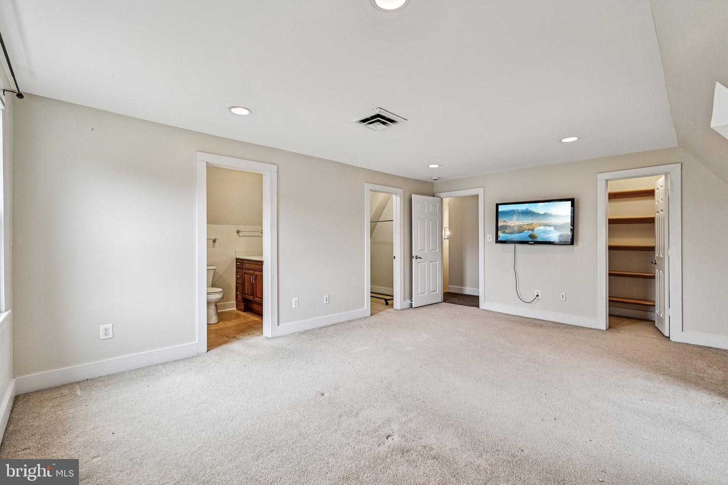 11719 DUMFRIES RD, MANASSAS, Virginia 20112, 3 Bedrooms Bedrooms, ,2 BathroomsBathrooms,Residential,For sale,11719 DUMFRIES RD,VAPW2110616 MLS # VAPW2110616