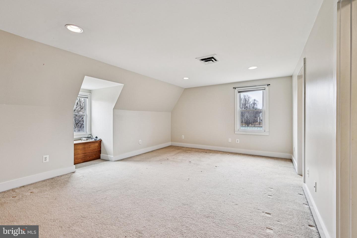 11719 DUMFRIES RD, MANASSAS, Virginia 20112, 3 Bedrooms Bedrooms, ,2 BathroomsBathrooms,Residential,For sale,11719 DUMFRIES RD,VAPW2110616 MLS # VAPW2110616