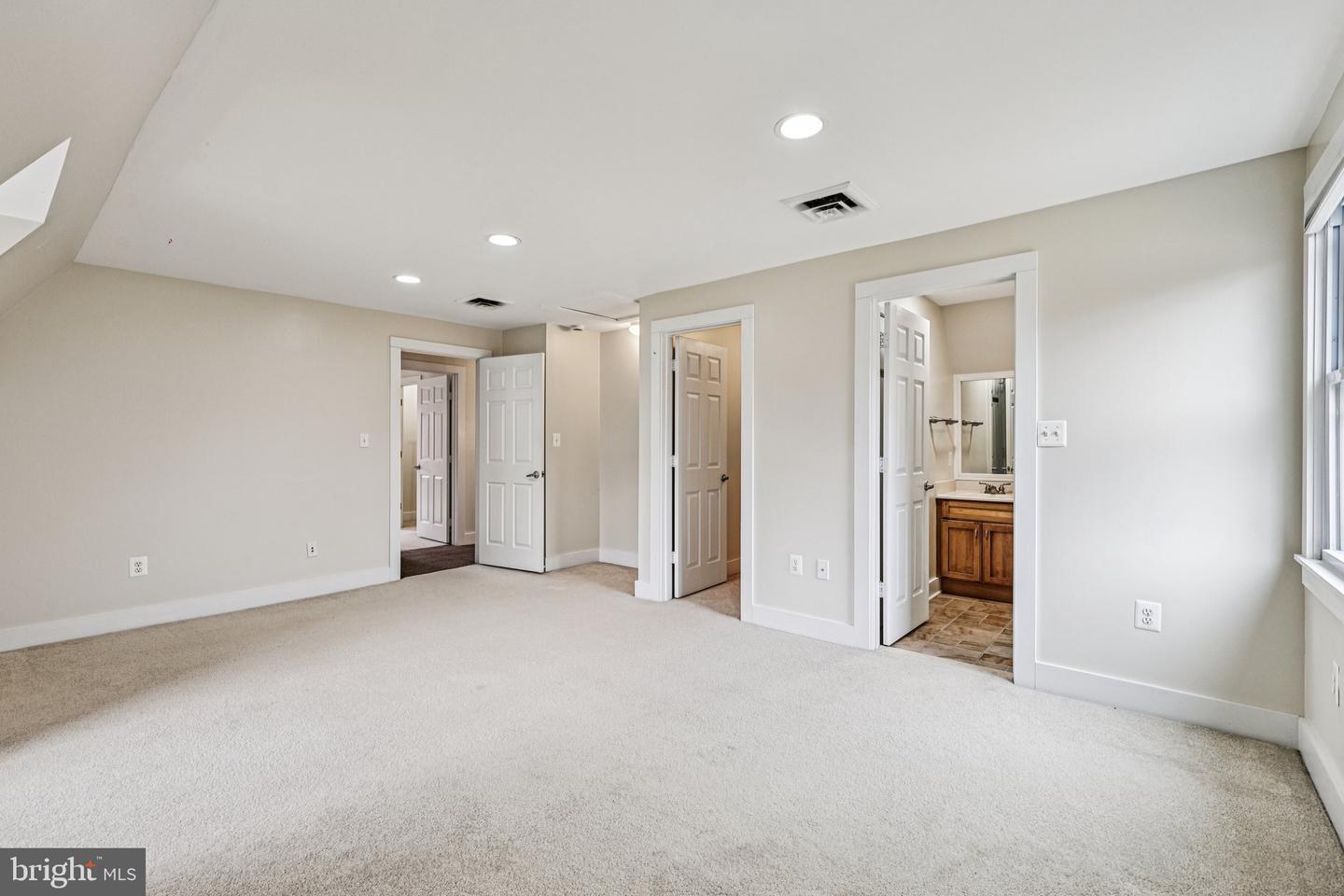 11719 DUMFRIES RD, MANASSAS, Virginia 20112, 3 Bedrooms Bedrooms, ,2 BathroomsBathrooms,Residential,For sale,11719 DUMFRIES RD,VAPW2110616 MLS # VAPW2110616