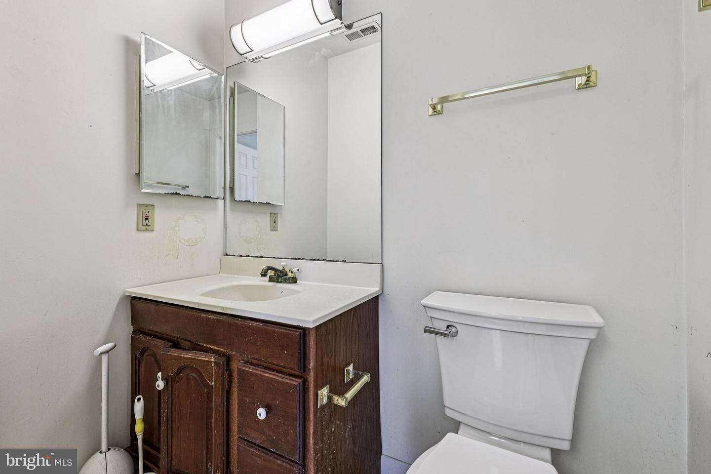 11719 DUMFRIES RD, MANASSAS, Virginia 20112, 3 Bedrooms Bedrooms, ,2 BathroomsBathrooms,Residential,For sale,11719 DUMFRIES RD,VAPW2110616 MLS # VAPW2110616