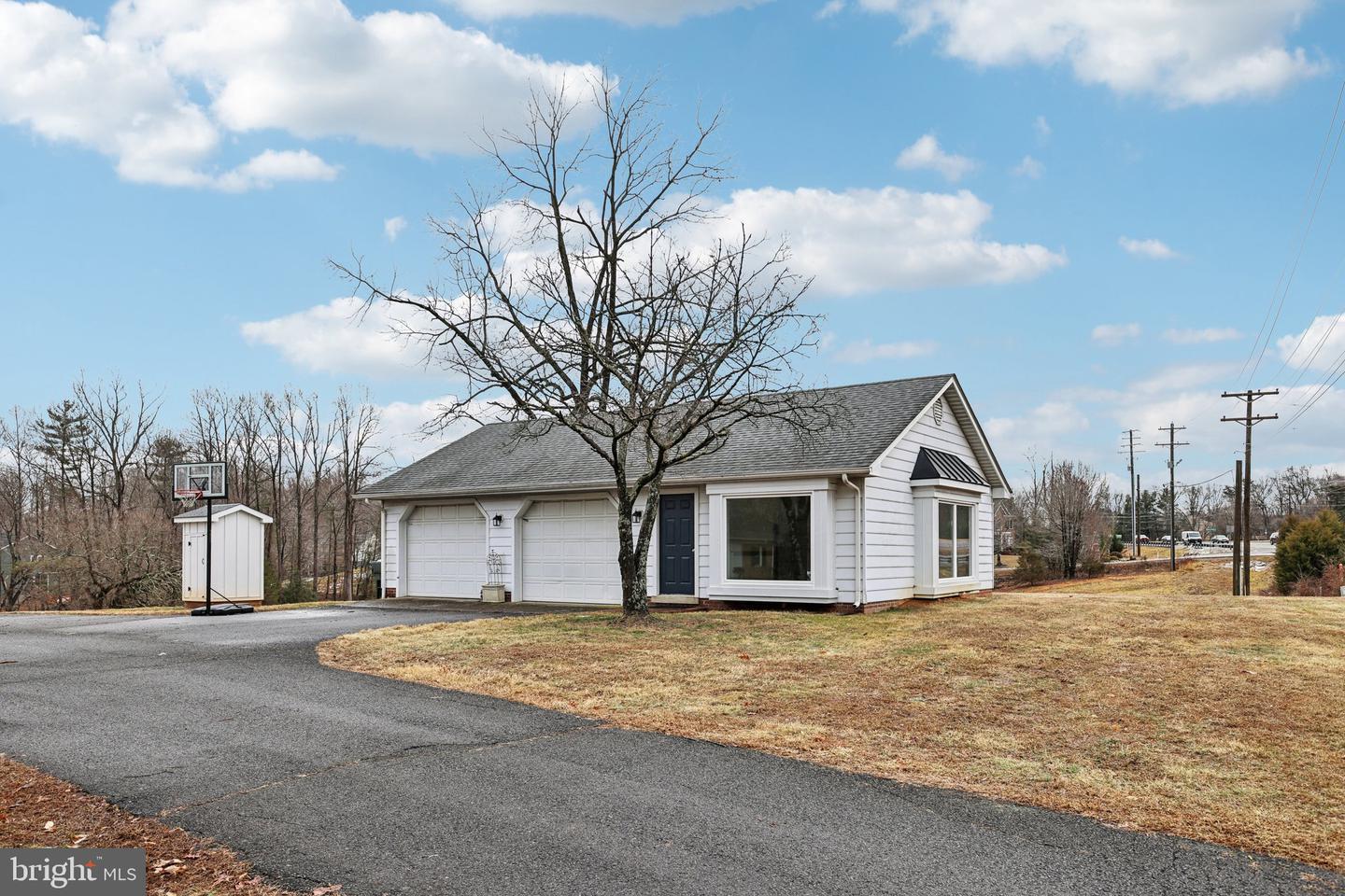 11719 DUMFRIES RD, MANASSAS, Virginia 20112, 3 Bedrooms Bedrooms, ,2 BathroomsBathrooms,Residential,For sale,11719 DUMFRIES RD,VAPW2110616 MLS # VAPW2110616