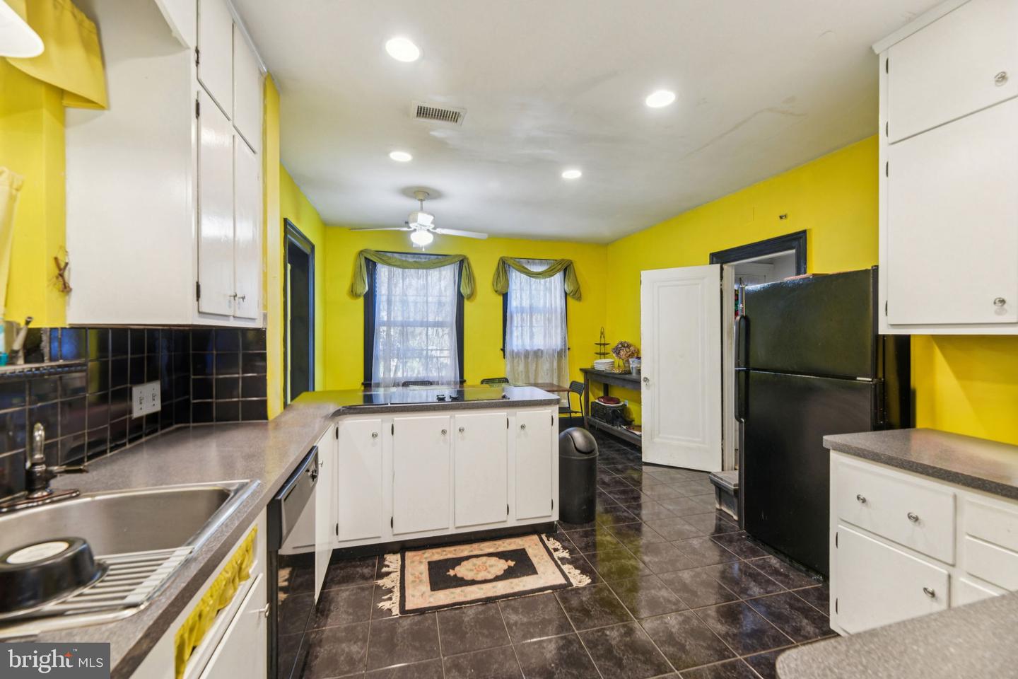 5115 38TH ST NW, WASHINGTON, District Of Columbia 20016, 4 Bedrooms Bedrooms, 18 Rooms Rooms,3 BathroomsBathrooms,Residential,For sale,5115 38TH ST NW,DCDC2241764 MLS # DCDC2241764