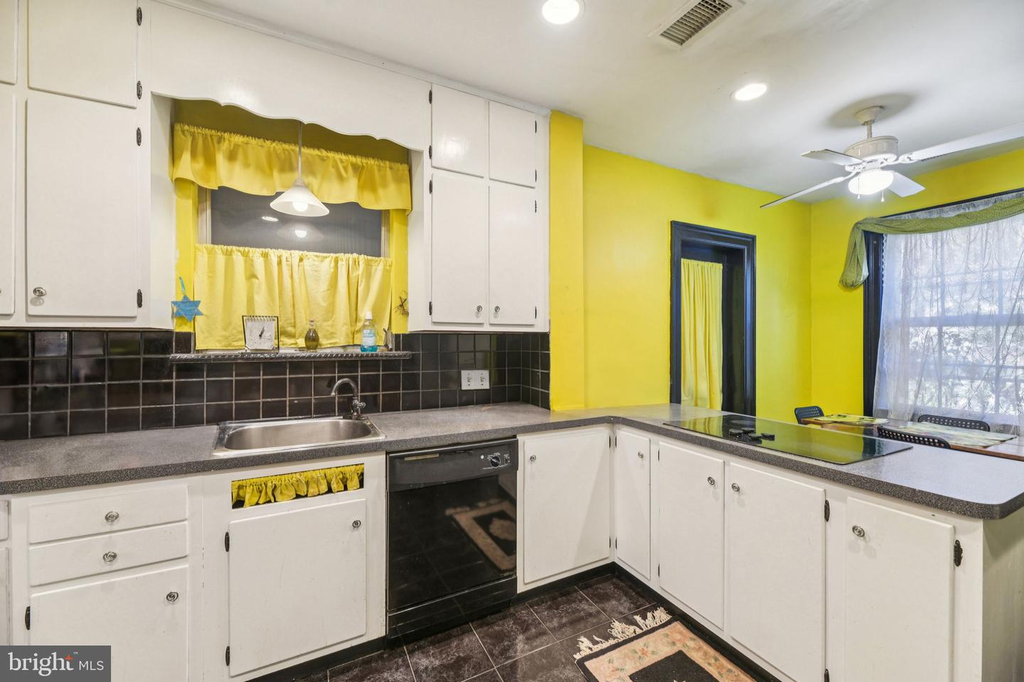 5115 38TH ST NW, WASHINGTON, District Of Columbia 20016, 4 Bedrooms Bedrooms, 18 Rooms Rooms,3 BathroomsBathrooms,Residential,For sale,5115 38TH ST NW,DCDC2241764 MLS # DCDC2241764