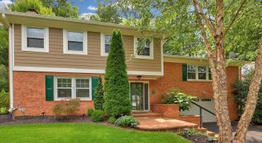 9322 GLENBROOK RD, FAIRFAX, Virginia 22031, 4 Bedrooms Bedrooms, ,3 BathroomsBathrooms,Residential,For sale,9322 GLENBROOK RD,VAFX2287146 MLS # VAFX2287146