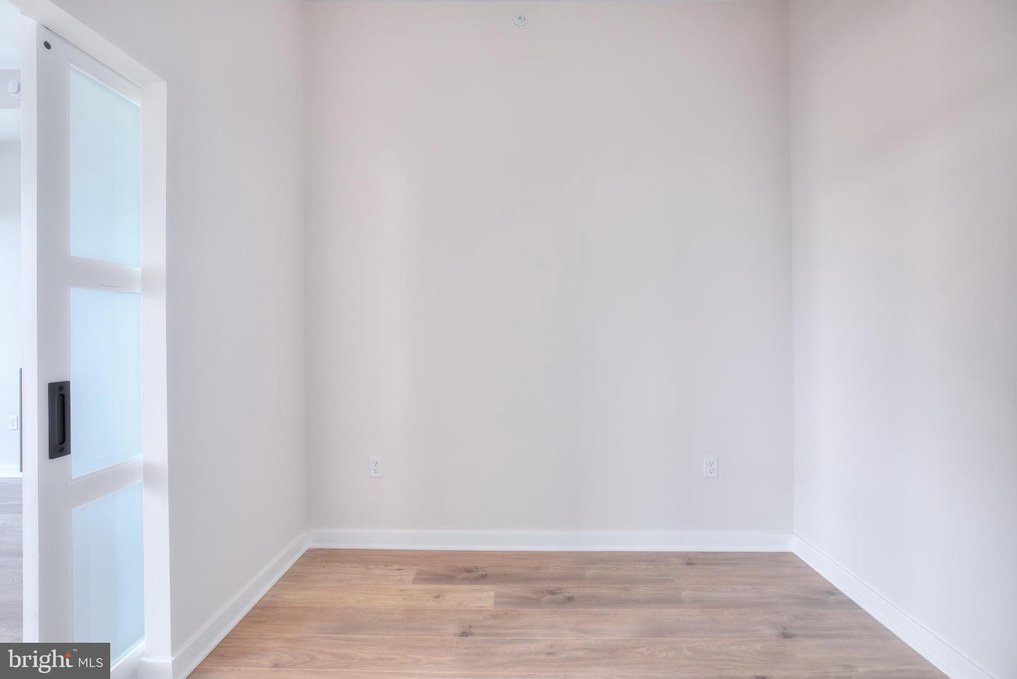 255 W. FALLS STATION BLVD #402, FALLS CHURCH, Virginia 22046, 2 Bedrooms Bedrooms, 5 Rooms Rooms,2 BathroomsBathrooms,Residential,For sale,255 W. FALLS STATION BLVD #402,VAFA2003536 MLS # VAFA2003536