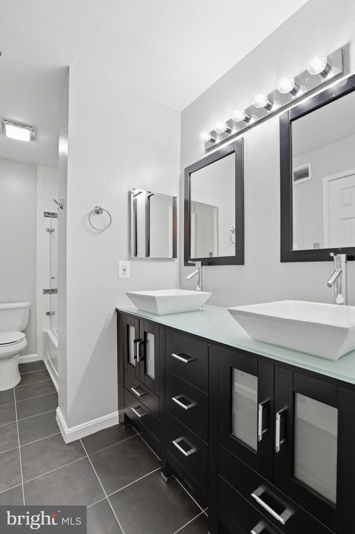 3309 WYNDHAM CIR #1172, ALEXANDRIA, Virginia 22302, 2 Bedrooms Bedrooms, ,2 BathroomsBathrooms,Residential,For sale,3309 WYNDHAM CIR #1172,VAAX2053558 MLS # VAAX2053558