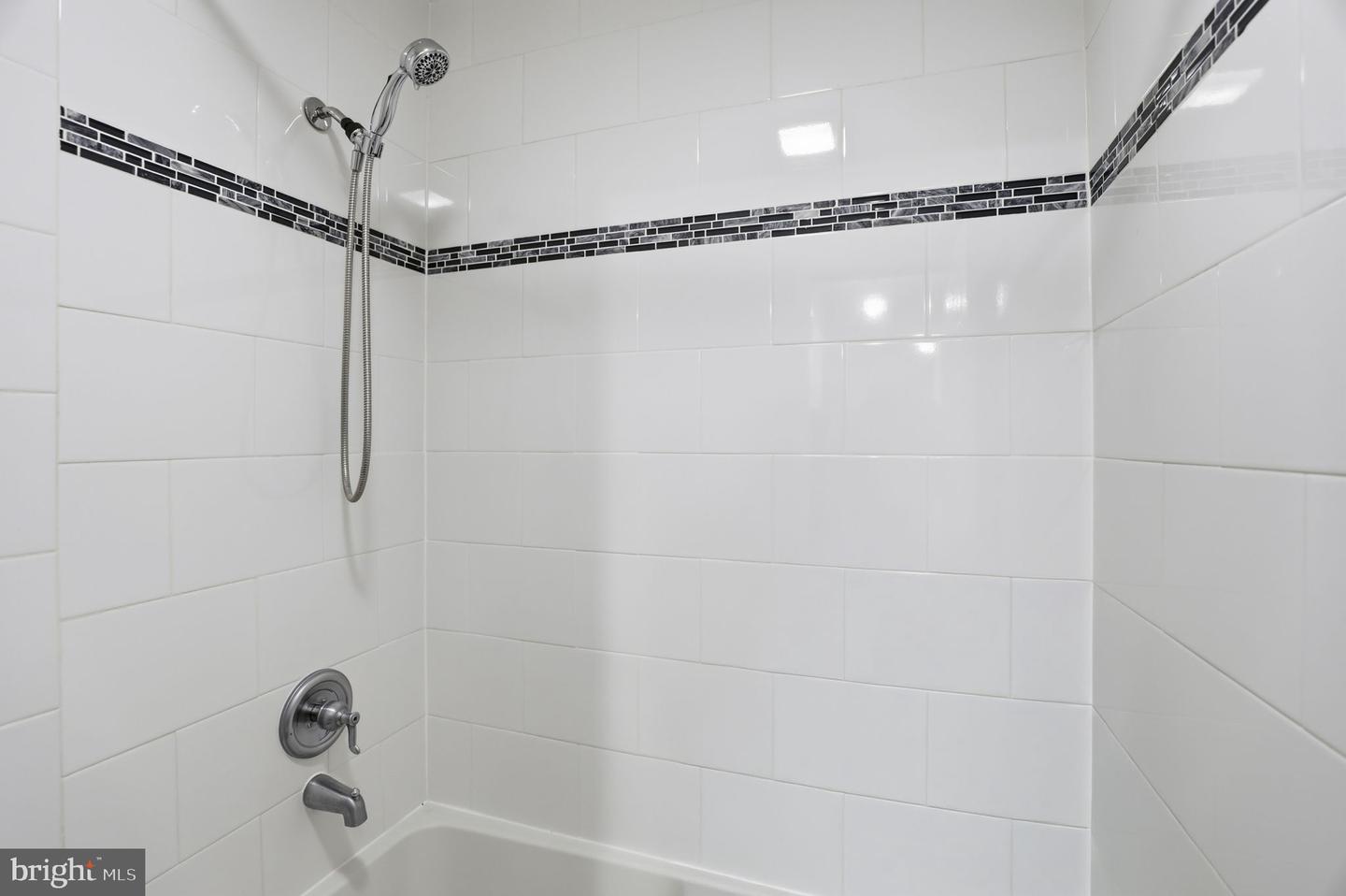 3309 WYNDHAM CIR #1172, ALEXANDRIA, Virginia 22302, 2 Bedrooms Bedrooms, ,2 BathroomsBathrooms,Residential,For sale,3309 WYNDHAM CIR #1172,VAAX2053558 MLS # VAAX2053558