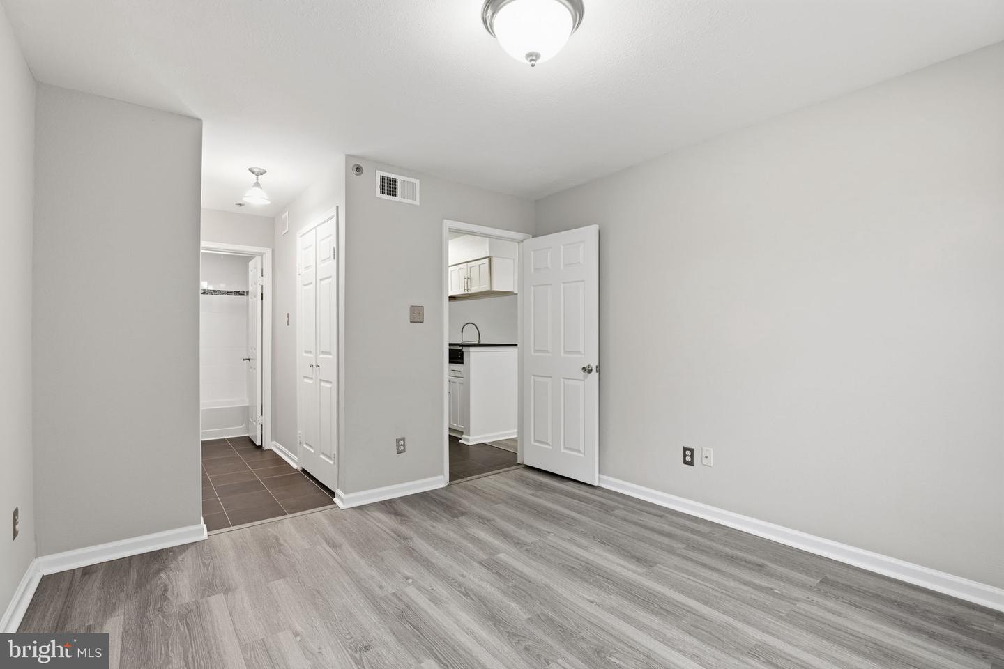 3309 WYNDHAM CIR #1172, ALEXANDRIA, Virginia 22302, 2 Bedrooms Bedrooms, ,2 BathroomsBathrooms,Residential,For sale,3309 WYNDHAM CIR #1172,VAAX2053558 MLS # VAAX2053558