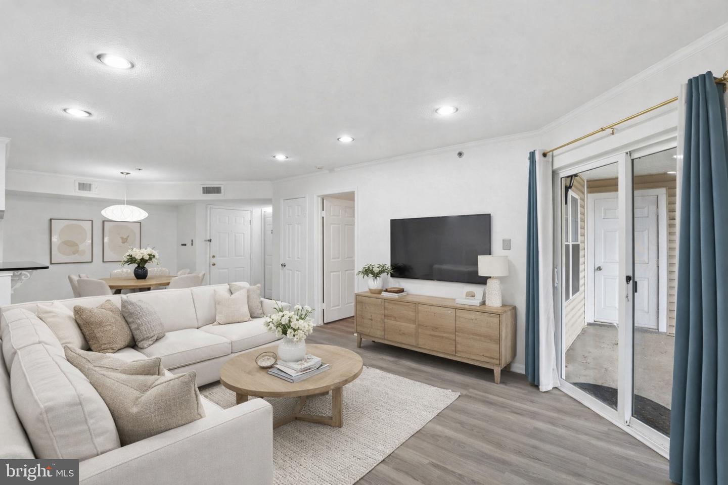 3309 WYNDHAM CIR #1172, ALEXANDRIA, Virginia 22302, 2 Bedrooms Bedrooms, ,2 BathroomsBathrooms,Residential,For sale,3309 WYNDHAM CIR #1172,VAAX2053558 MLS # VAAX2053558