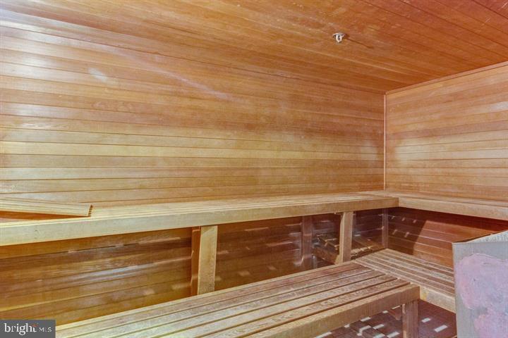 3309 WYNDHAM CIR #1172, ALEXANDRIA, Virginia 22302, 2 Bedrooms Bedrooms, ,2 BathroomsBathrooms,Residential,For sale,3309 WYNDHAM CIR #1172,VAAX2053558 MLS # VAAX2053558