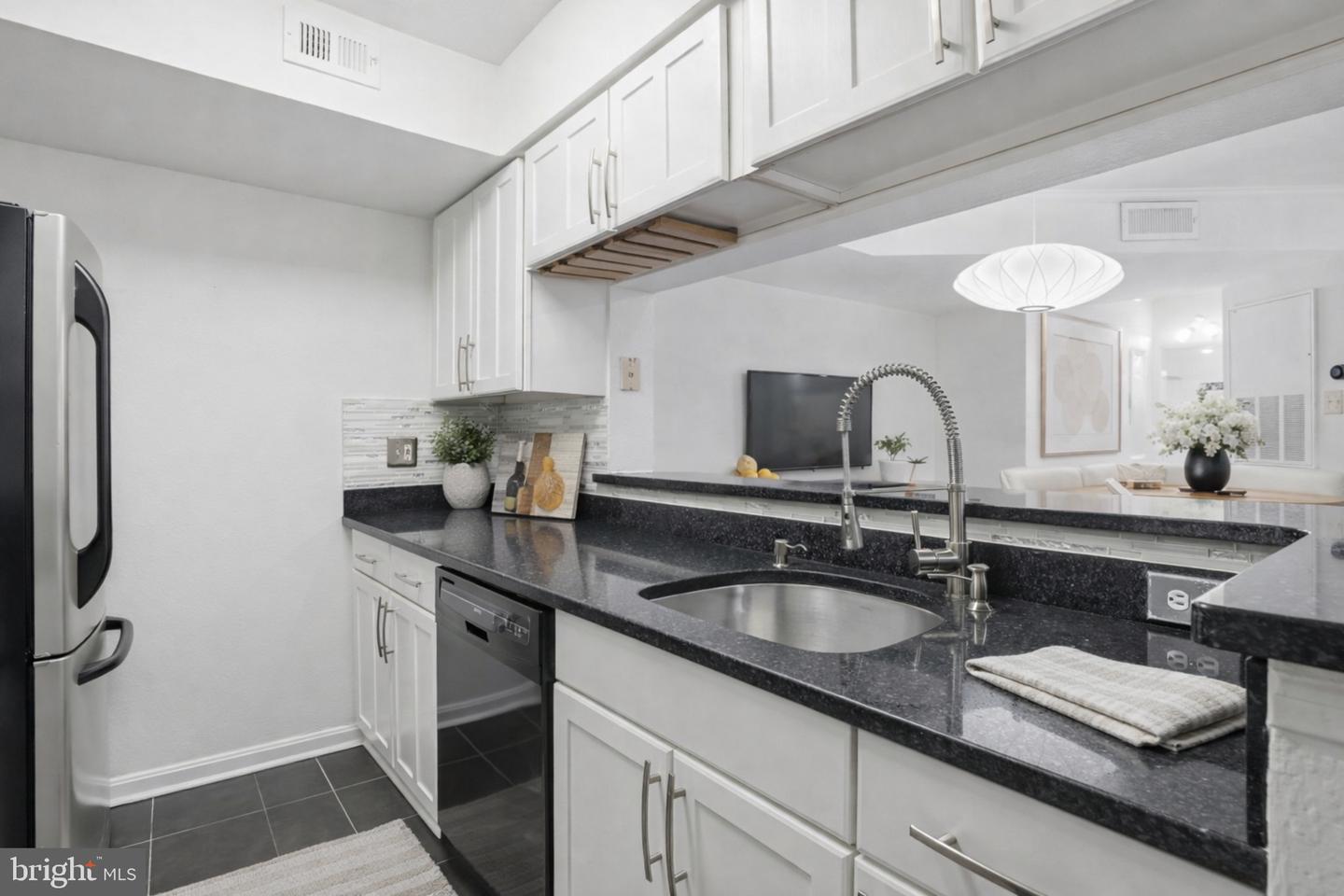3309 WYNDHAM CIR #1172, ALEXANDRIA, Virginia 22302, 2 Bedrooms Bedrooms, ,2 BathroomsBathrooms,Residential,For sale,3309 WYNDHAM CIR #1172,VAAX2053558 MLS # VAAX2053558