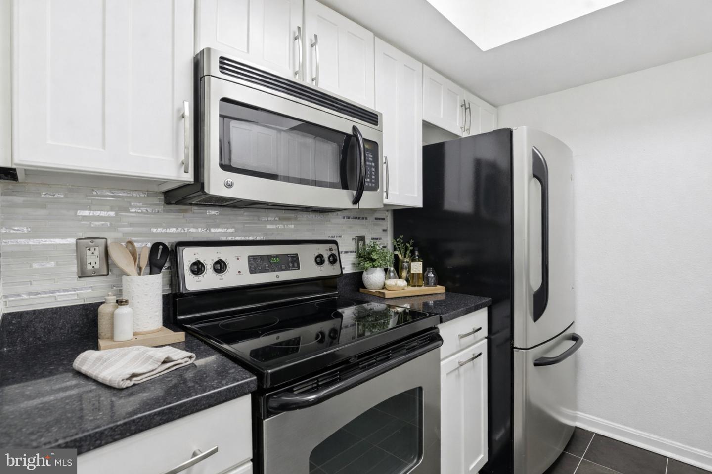 3309 WYNDHAM CIR #1172, ALEXANDRIA, Virginia 22302, 2 Bedrooms Bedrooms, ,2 BathroomsBathrooms,Residential,For sale,3309 WYNDHAM CIR #1172,VAAX2053558 MLS # VAAX2053558