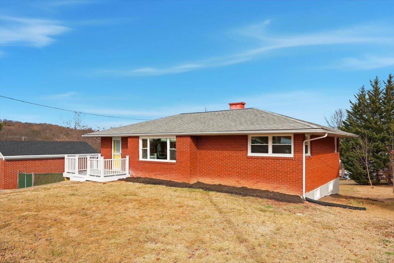 11 PARTLOW ST, STAUNTON, Virginia 24401, 4 Bedrooms Bedrooms, ,2 BathroomsBathrooms,Residential,11 PARTLOW ST,673569 MLS # 673569