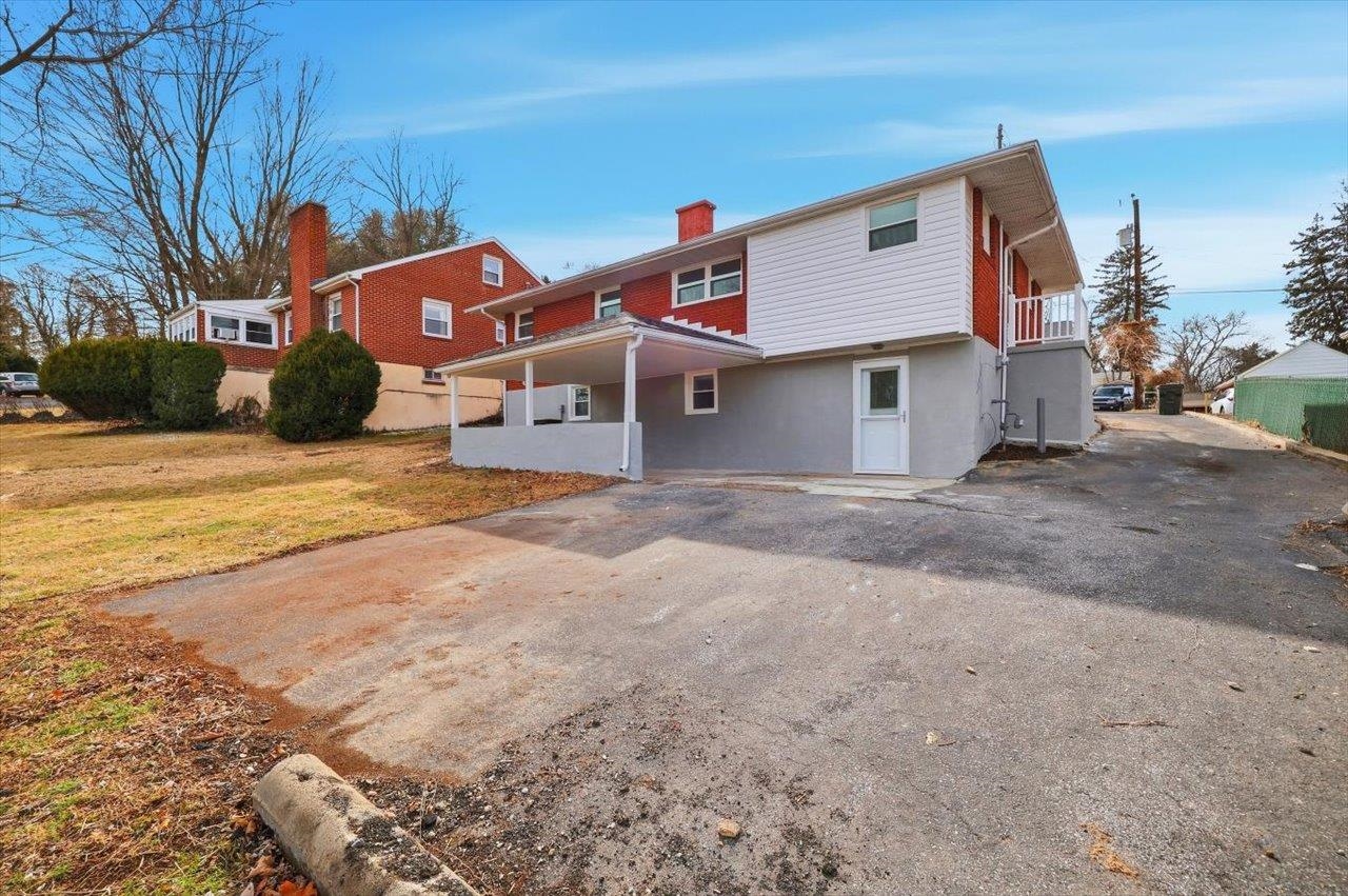 11 PARTLOW ST, STAUNTON, Virginia 24401, 4 Bedrooms Bedrooms, ,2 BathroomsBathrooms,Residential,11 PARTLOW ST,673569 MLS # 673569