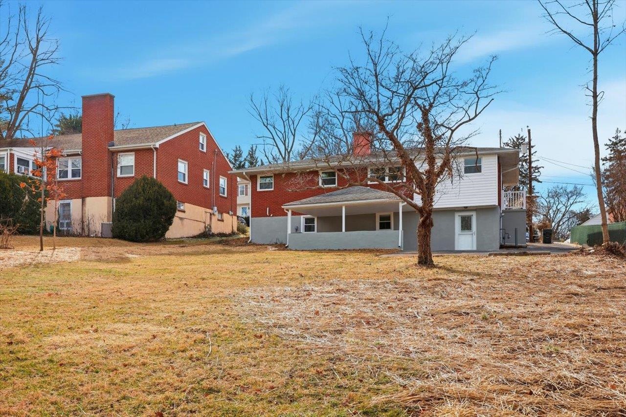 11 PARTLOW ST, STAUNTON, Virginia 24401, 4 Bedrooms Bedrooms, ,2 BathroomsBathrooms,Residential,11 PARTLOW ST,673569 MLS # 673569