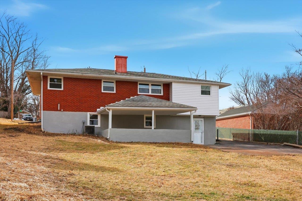 11 PARTLOW ST, STAUNTON, Virginia 24401, 4 Bedrooms Bedrooms, ,2 BathroomsBathrooms,Residential,11 PARTLOW ST,673569 MLS # 673569