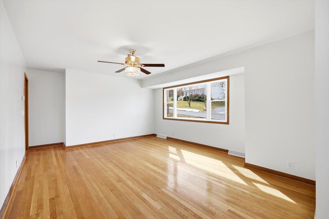 11 PARTLOW ST, STAUNTON, Virginia 24401, 4 Bedrooms Bedrooms, ,2 BathroomsBathrooms,Residential,11 PARTLOW ST,673569 MLS # 673569