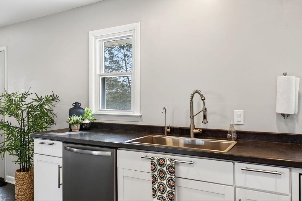 725 AINTREE PL, STAUNTON, Virginia 24401, 3 Bedrooms Bedrooms, ,2 BathroomsBathrooms,Residential,725 AINTREE PL,673584 MLS # 673584